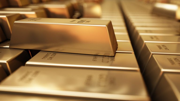Gold prices remain strong while silver underperforms