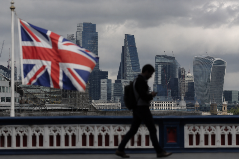 UK PMI drops to 48.5 amid Iran war and political uncertainty